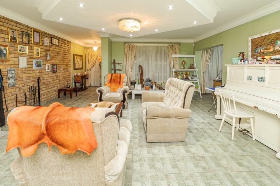 4 Bedroom Property for Sale in Devon Park Western Cape